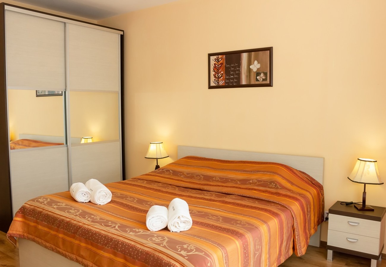 Cozy 1BD Apartment with a Spacious Terrace 4 Flat Manager Booking