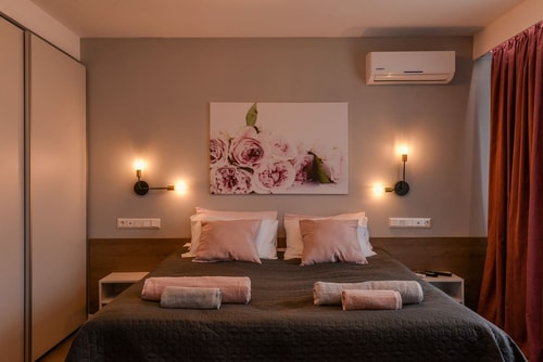 ROS? one bedroom designer apartment in city centre 17 Flat Manager Booking