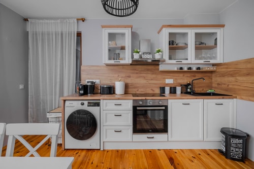 AeroLuxe Living 1BD Apartment 3 Flat Manager Booking