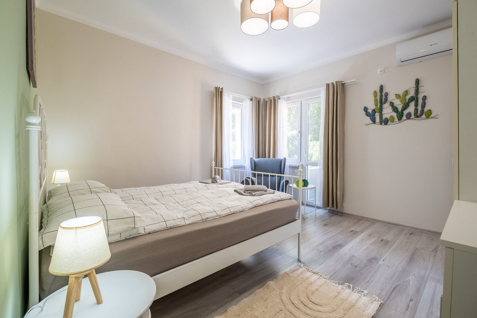 Central Charm ~ 2BD apartment close to NDK 11 Flat Manager Booking