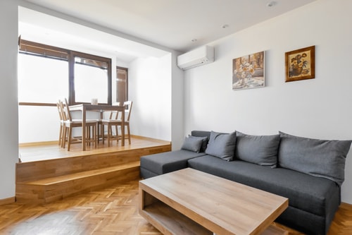 Split-Level City Stay with Balcony 5 Flat Manager Booking