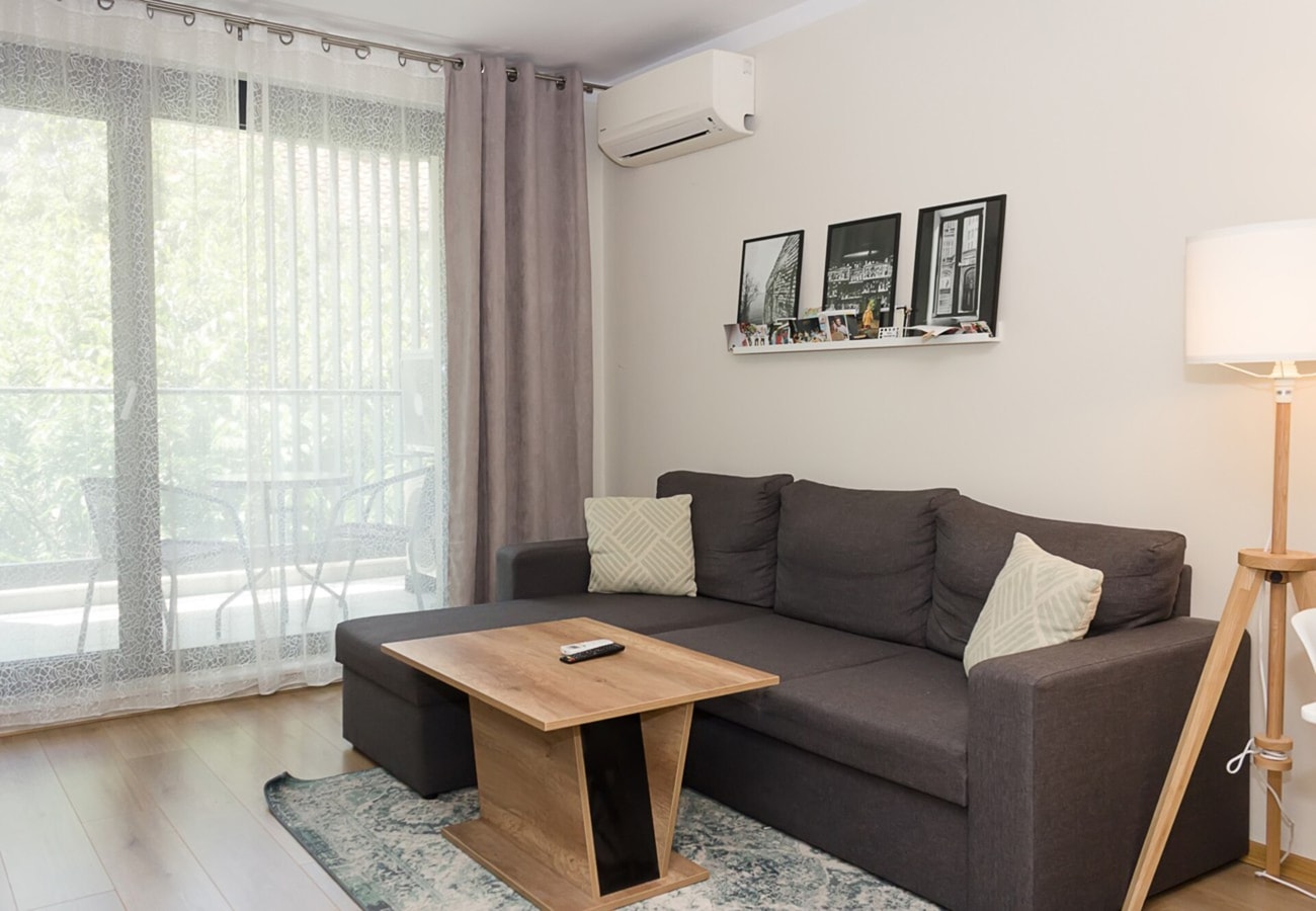 Primorki Park 1BD Flat with Desk & Balcony 6 Flat Manager Booking