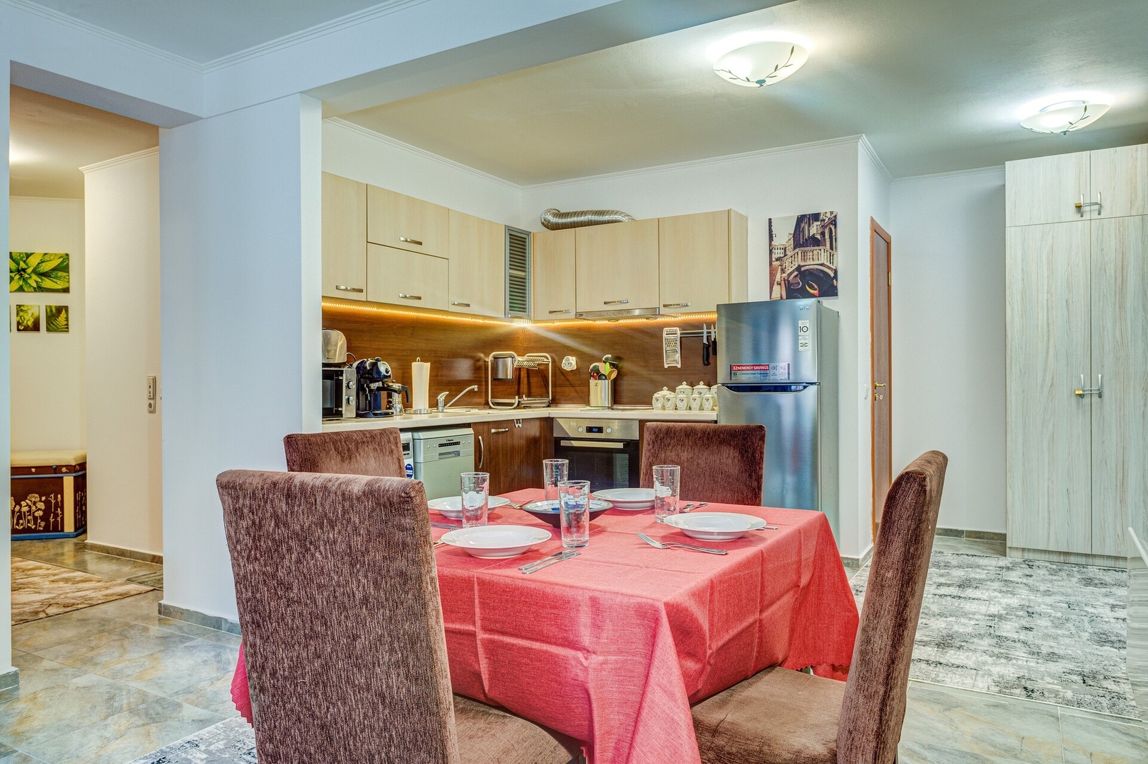 Bright and Spacious 2-BDR Apartment with Balcony 7 Flat Manager Booking