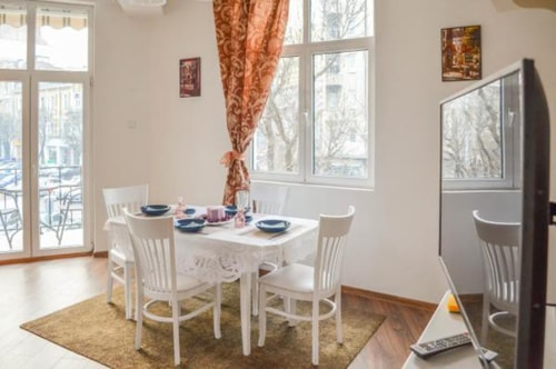 Two Bedroom Luxury Apartment in top center 5 Flat Manager Booking