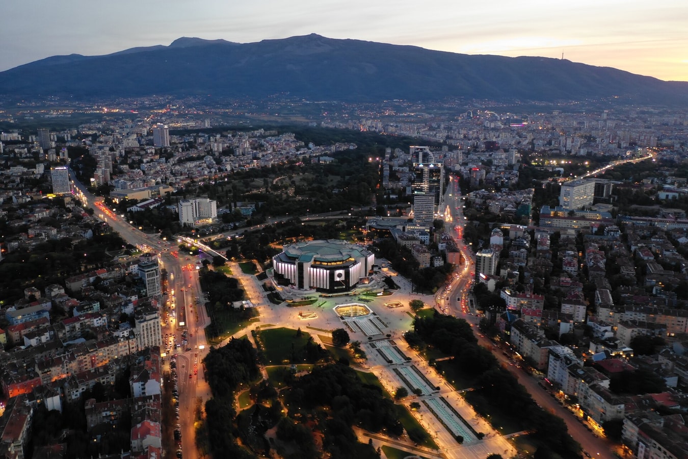TOP CENTER Designer studio 1 minute to NDK&Vitosha 10 Flat Manager Booking