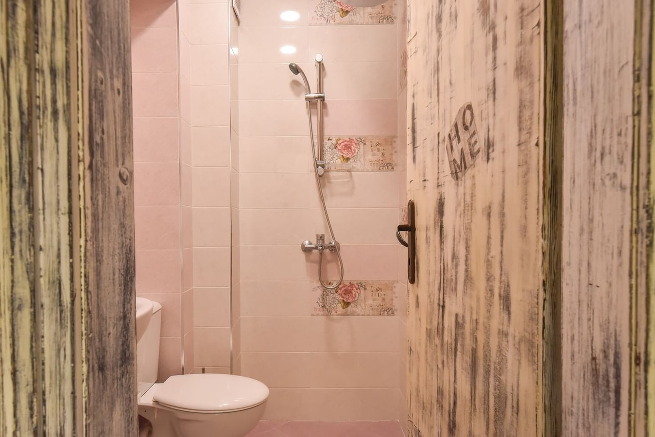 Vintage Spot - Colorful One-Bedroom Apartment 16 Flat Manager Booking