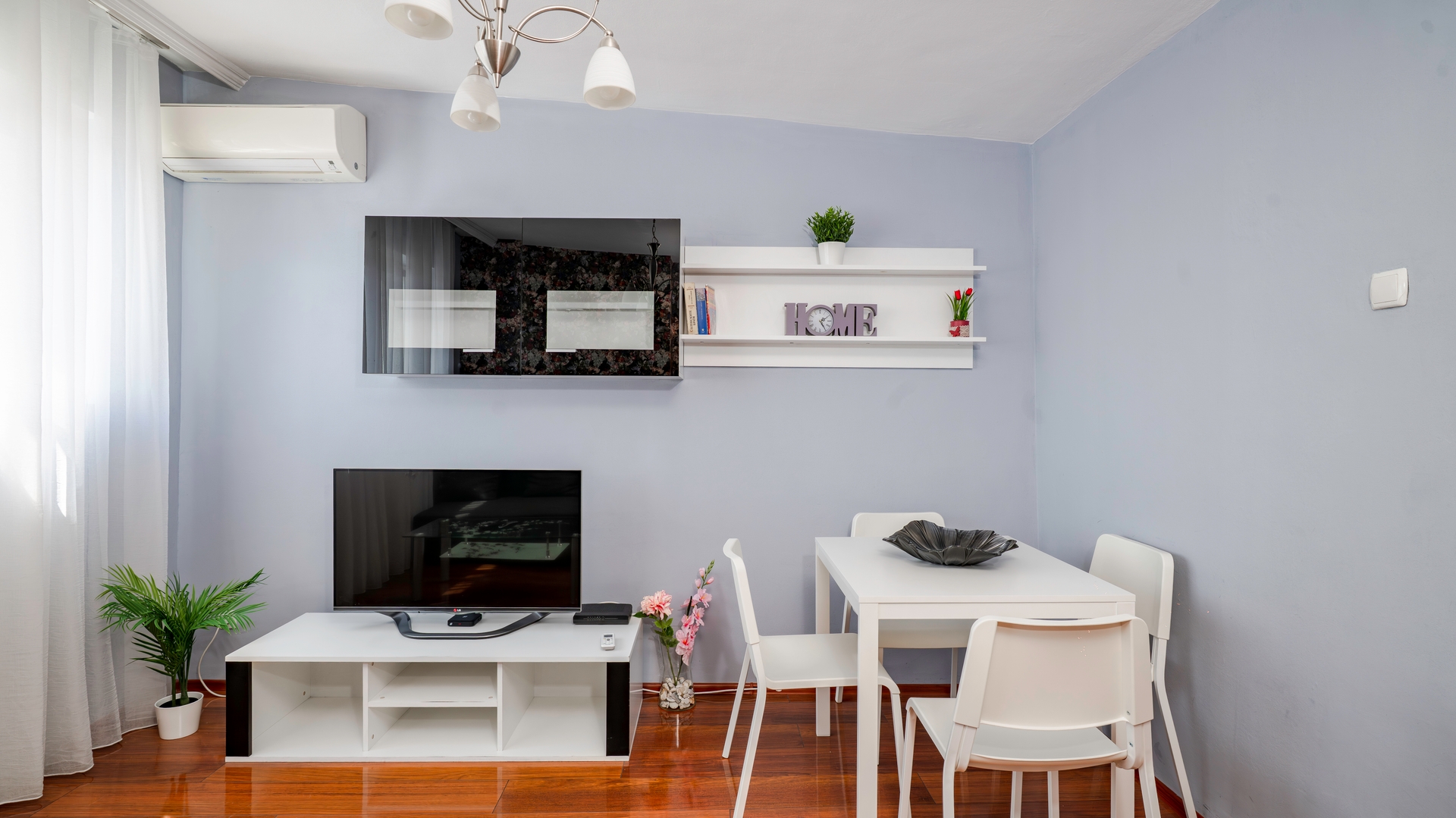 Central Cozy 1BD – Compact Chic Living 5 Flat Manager Booking