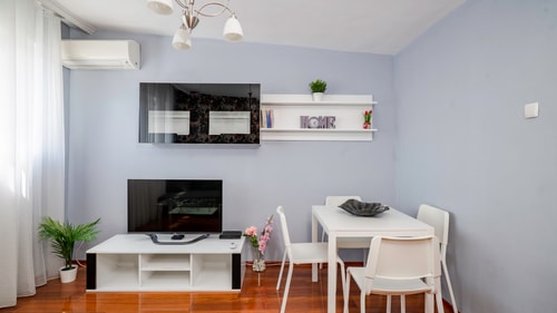 Central Cozy 1BD Compact Chic Living 3 Flat Manager Booking