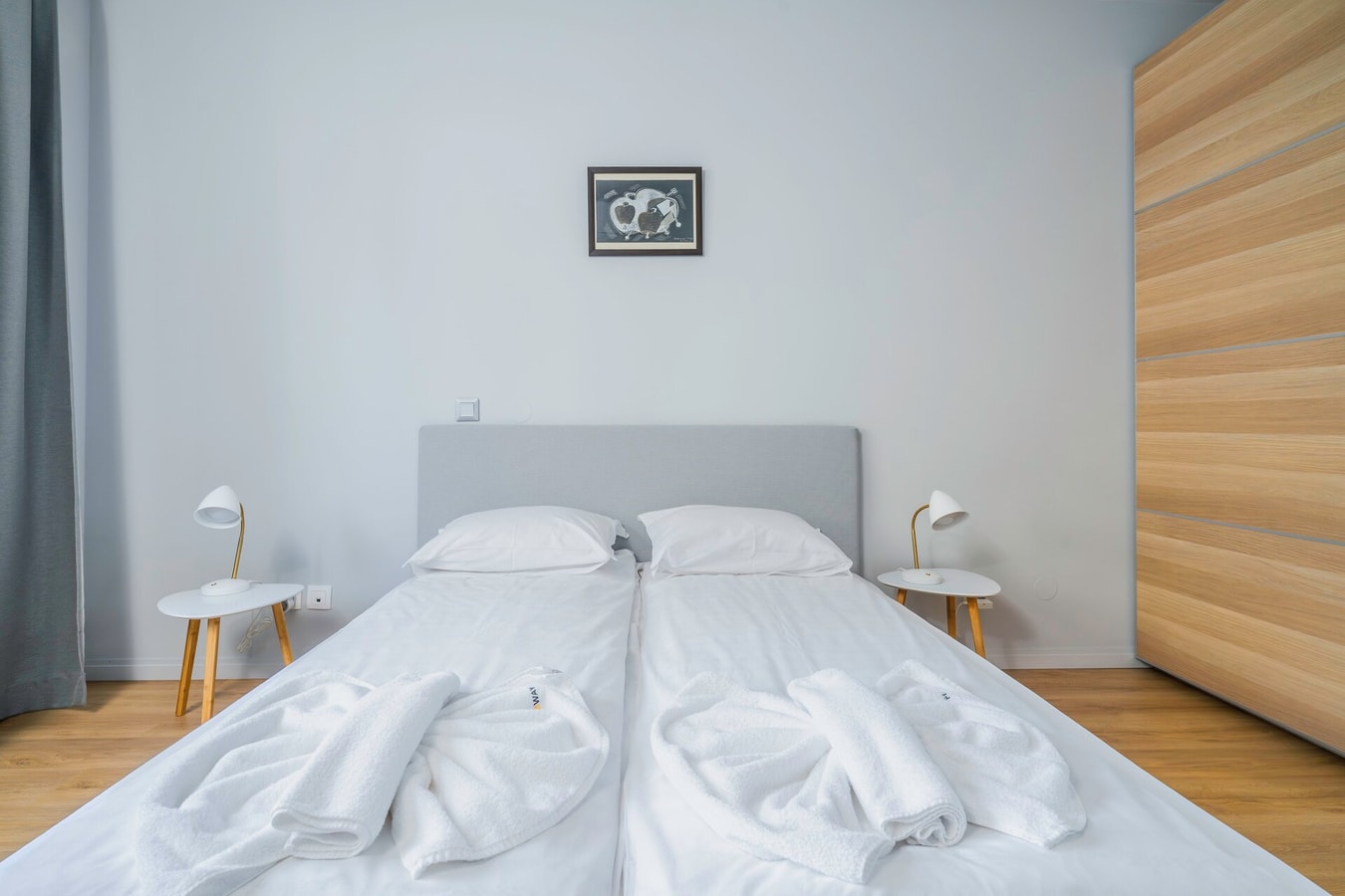 Modern and Central: 1BD Flat with Balcony 13 Flat Manager Booking