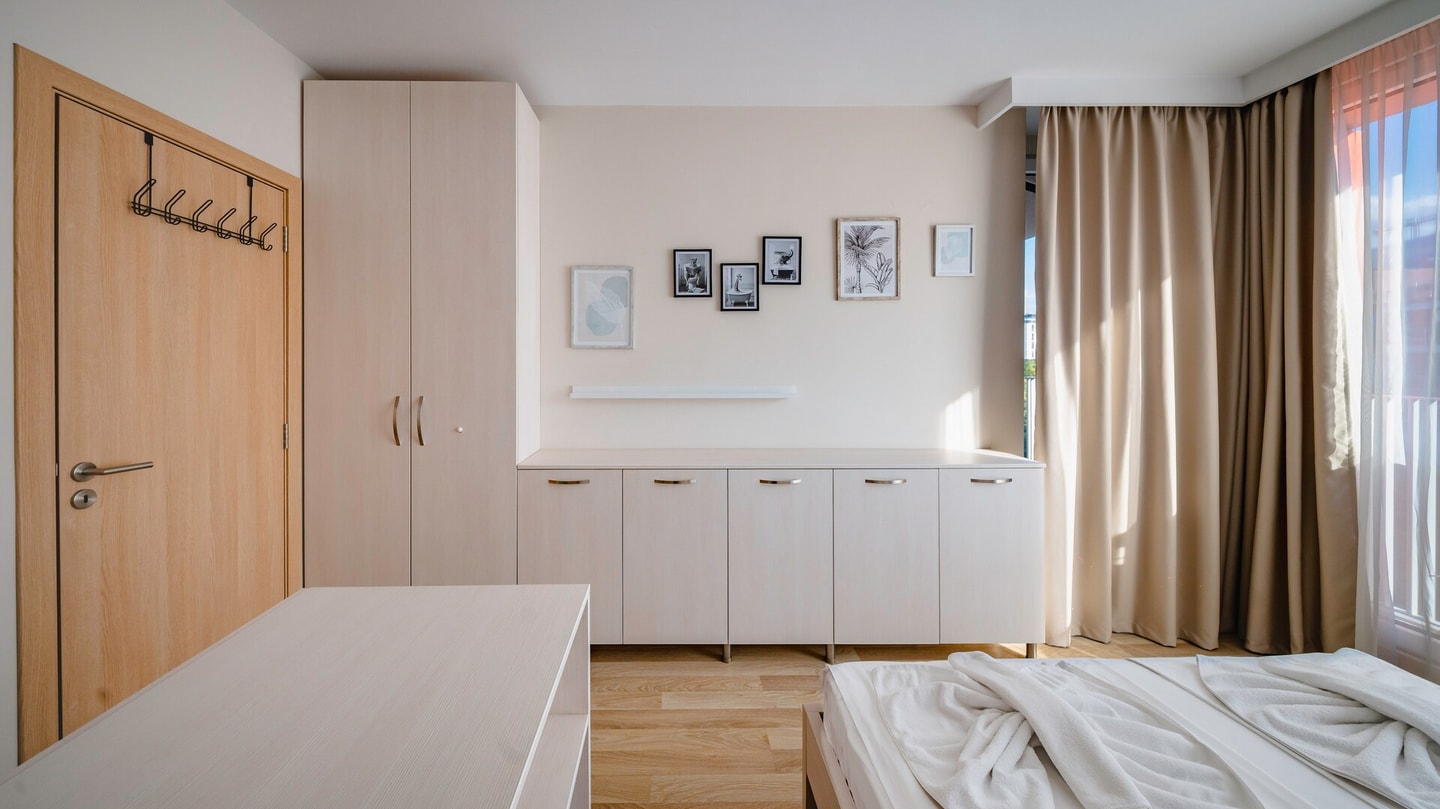 Nadya Ralevitsa 1BD · Modern & Spacious Stay with Free Parking 15 Flat Manager Booking