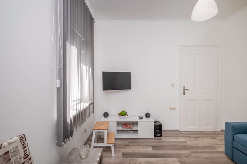 Central 1BD Next to Womens Market and Sofia's Gems 6 Flat Manager Booking