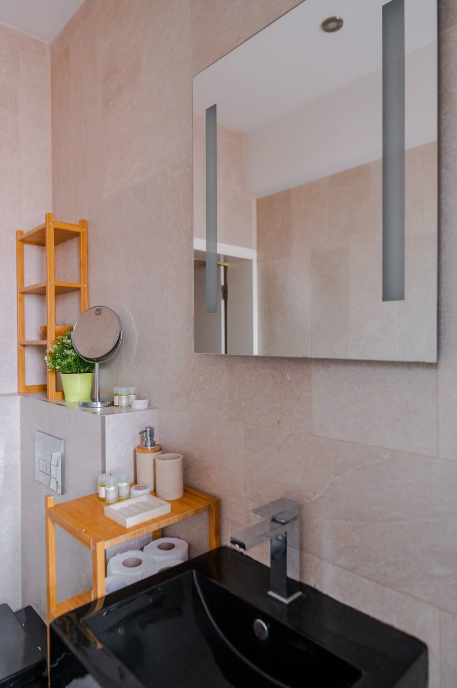 Yonita Gladstone 2BD · The Honeycomb Hideaway 18 Flat Manager Booking