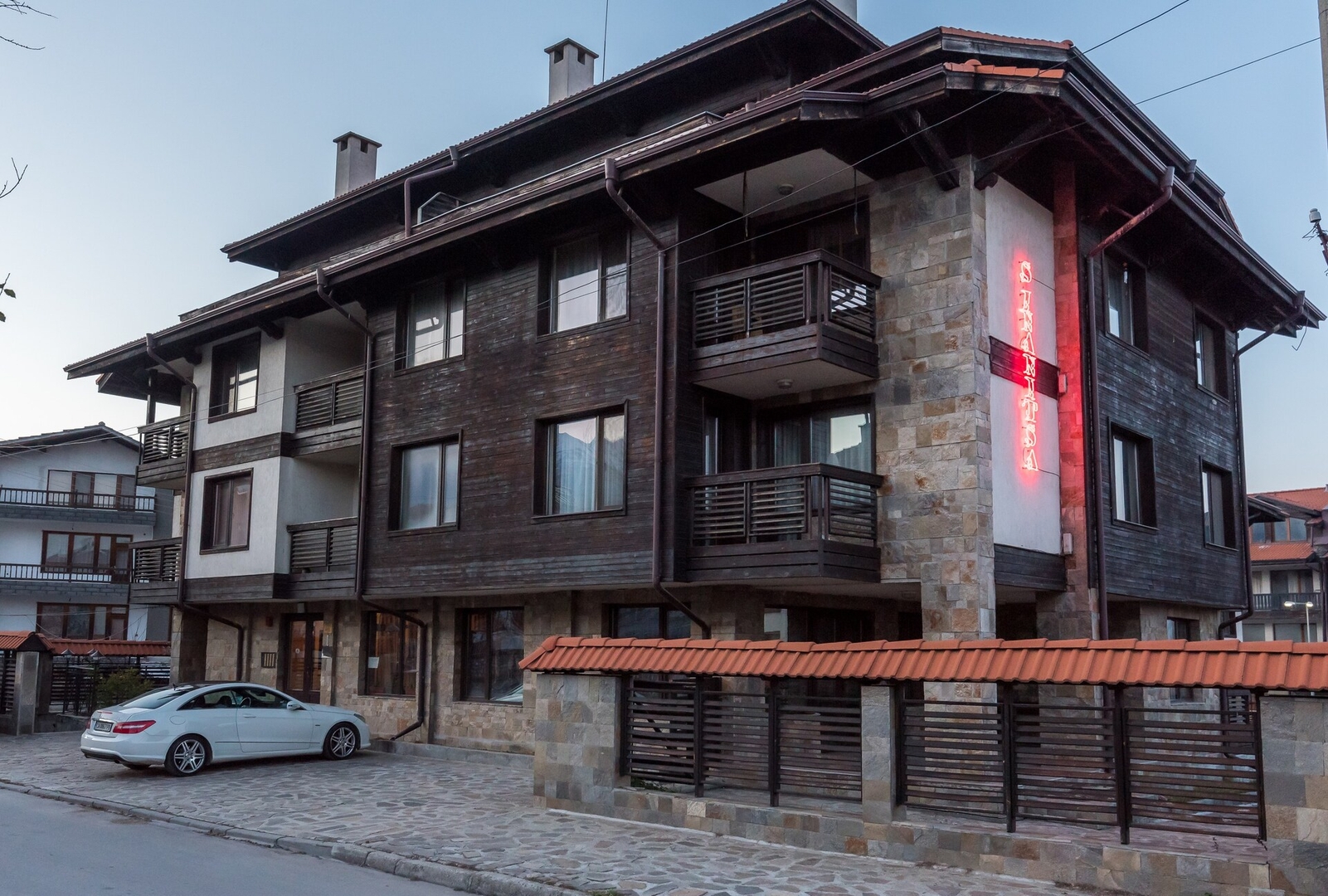 Charming, fully-furnished, 2-bedroom apartment. 14 Flat Manager Booking
