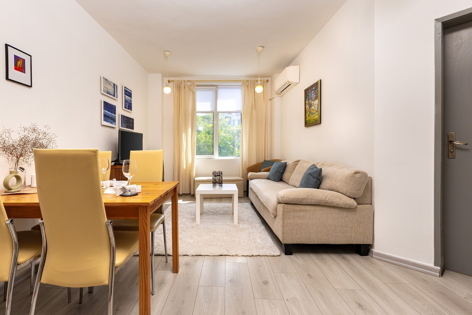 Azuuro ~ 1BD near the city center 1 Flat Manager Booking