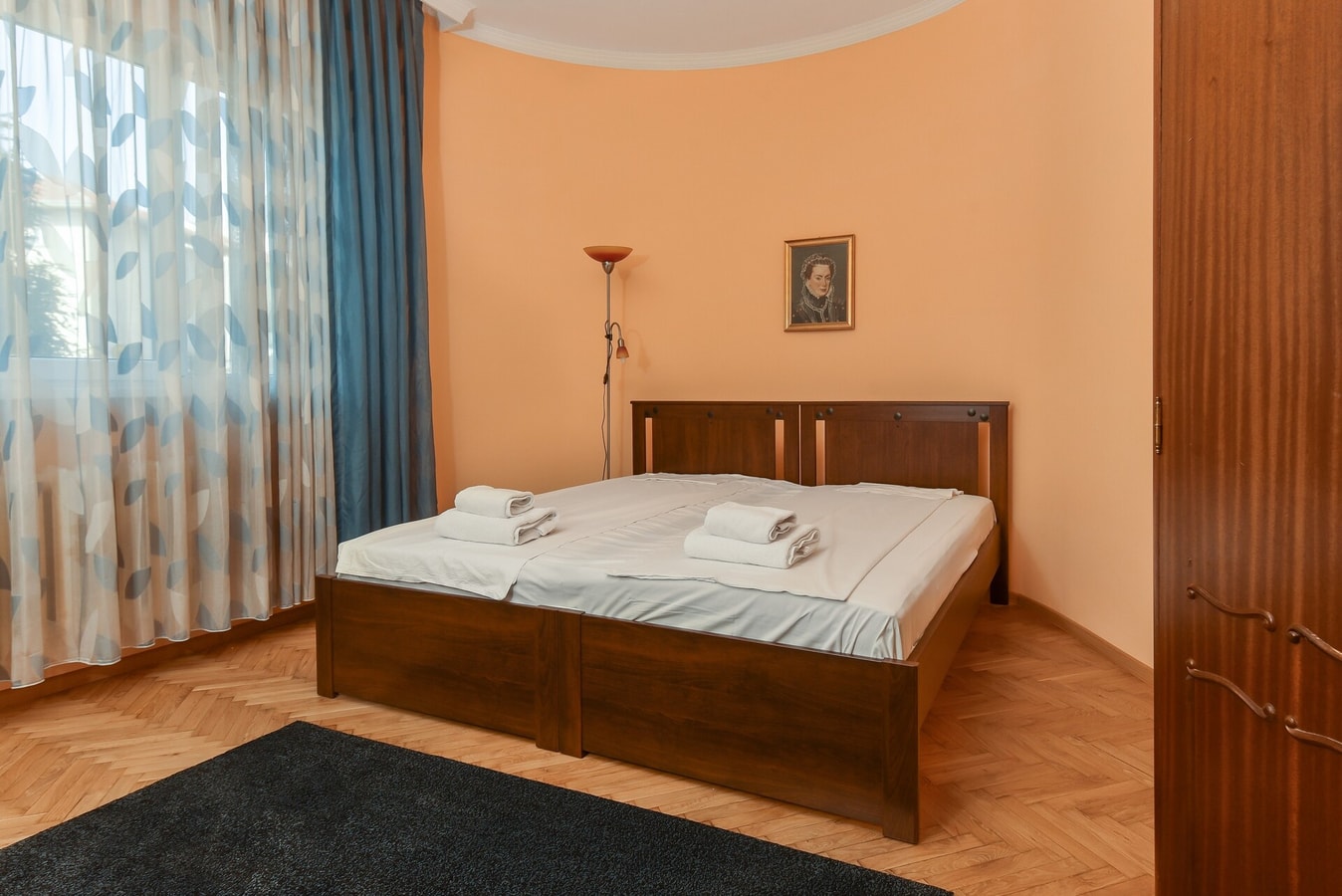 ✦ Sofia Retro ✦ Top Center 1-BDR Apartment 3 Flat Manager Booking