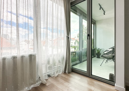 Modern & Quiet 1BR Near Center + Private Parking 10 Flat Manager Booking