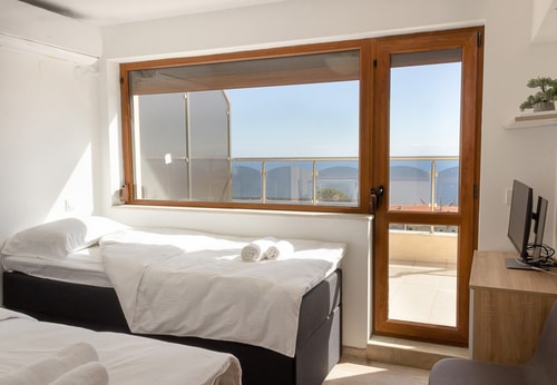 Spacious 3BD Flat with Large Terrace & Sea View 3 Flat Manager Booking
