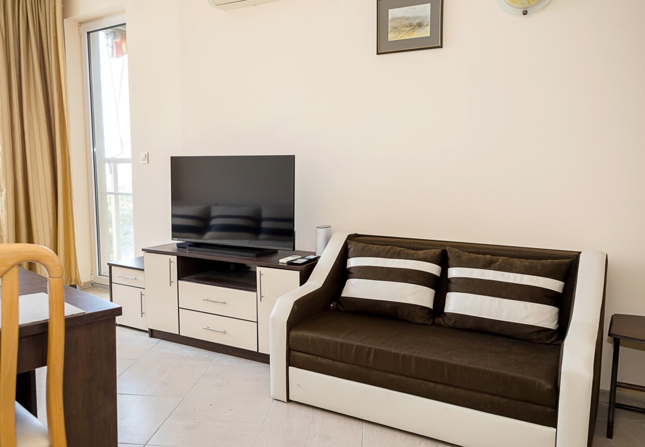 Cozy Retreat with Sea View & Balcony | Nikea Park 8 Flat Manager Booking