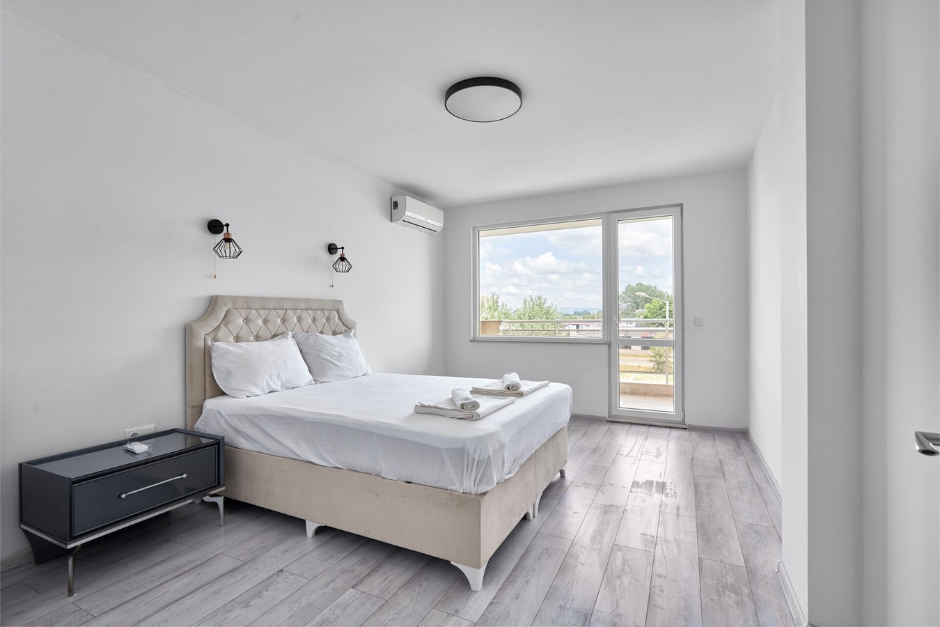 Sunny Seaside Retreat: 2BD Apartment in Nesebar 1 Flat Manager Booking