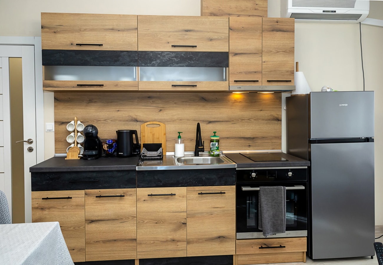 Bright One-Bedroom Flat with Balcony | Quiet Area 9 Flat Manager Booking