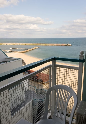 Sunny Studio in Hotel Berlin, Steps from the Beach 11 Flat Manager Booking