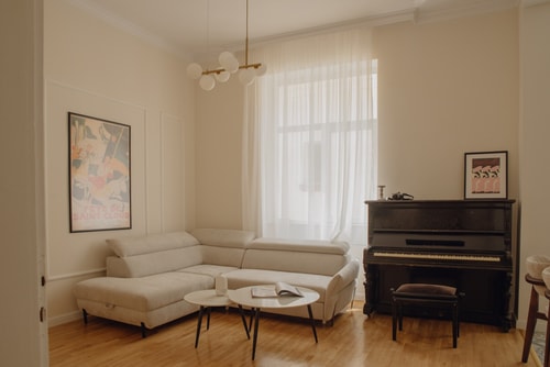 Radoslav Bacho Kiro 2BD · Elegant Escape: High Ceilings, Balcony & Piano 1 Flat Manager Booking