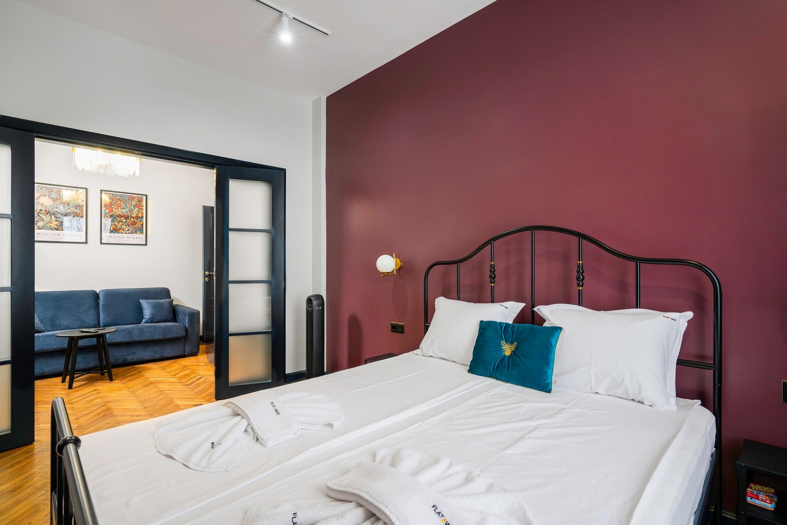 *Royal Retreat* - Your central designer spot 13 Flat Manager Booking
