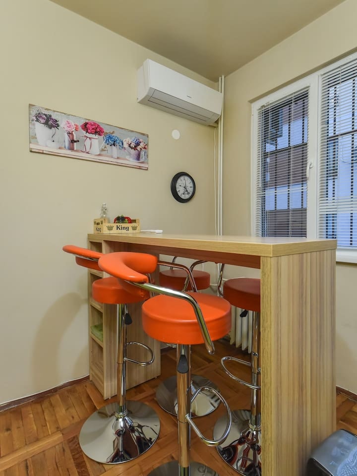 Vintage Spot - Colorful One-Bedroom Apartment 13 Flat Manager Booking