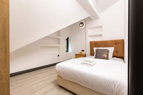 Central Apartments with Garden view - Apt No. 7 4 Flat Manager Booking