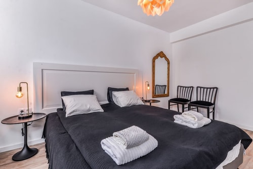 66 Apartment - Stylish Two Bedroom in Lozenets 1 Flat Manager Booking