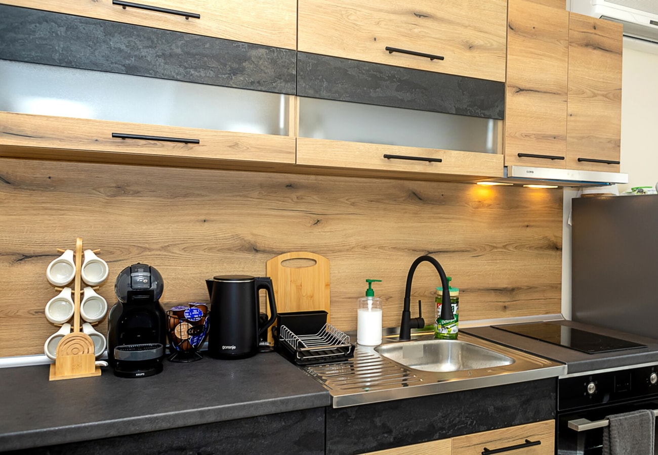 Bright One-Bedroom Flat with Balcony | Quiet Area 10 Flat Manager Booking