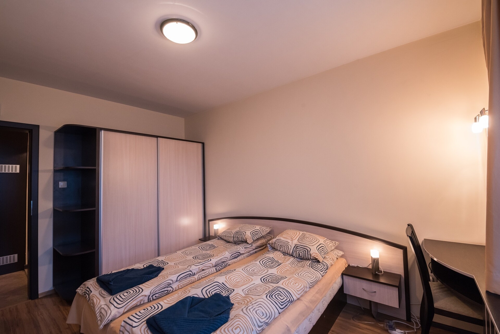 Charming, fully-furnished, 2-bedroom apartment. 4 Flat Manager Booking