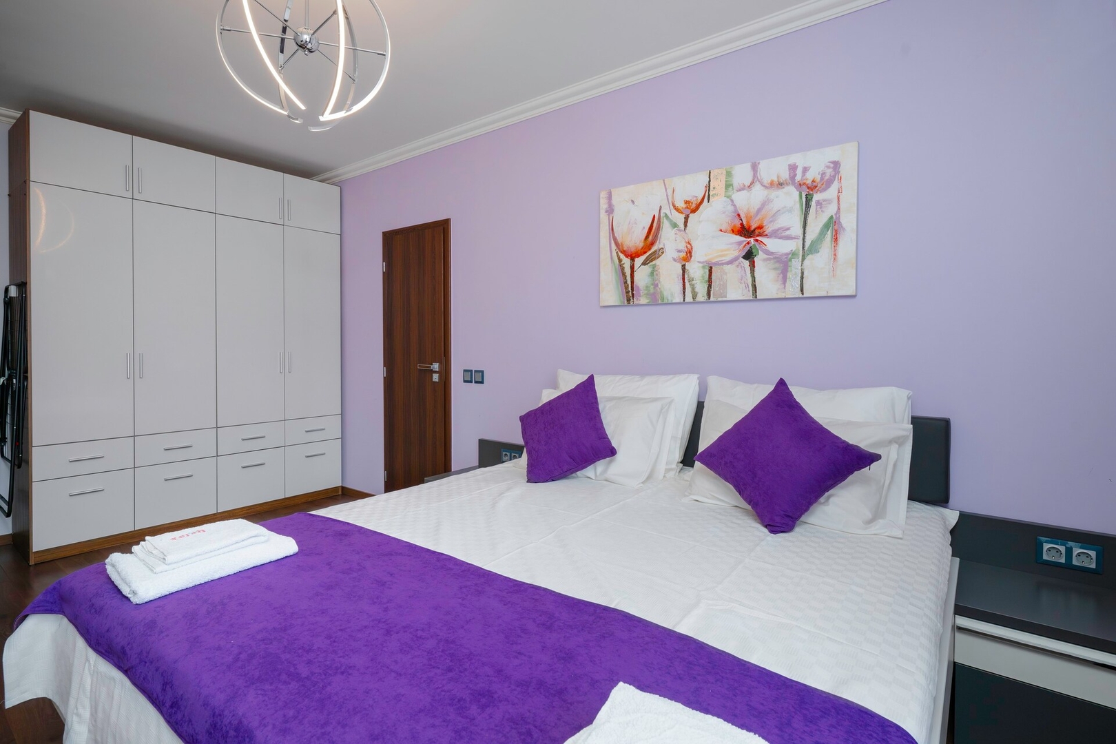 Feel at Home: Central 2BD Flat with Parking 10 Flat Manager Booking