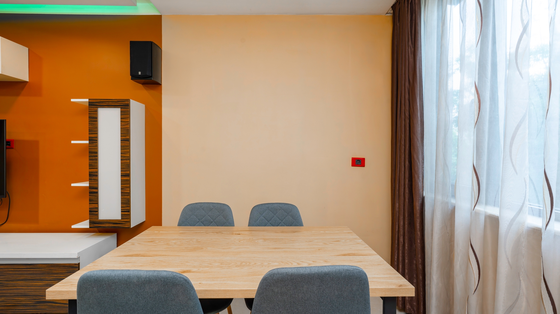 Central 1BD Apartment Next to Women's Market 10 Flat Manager Booking