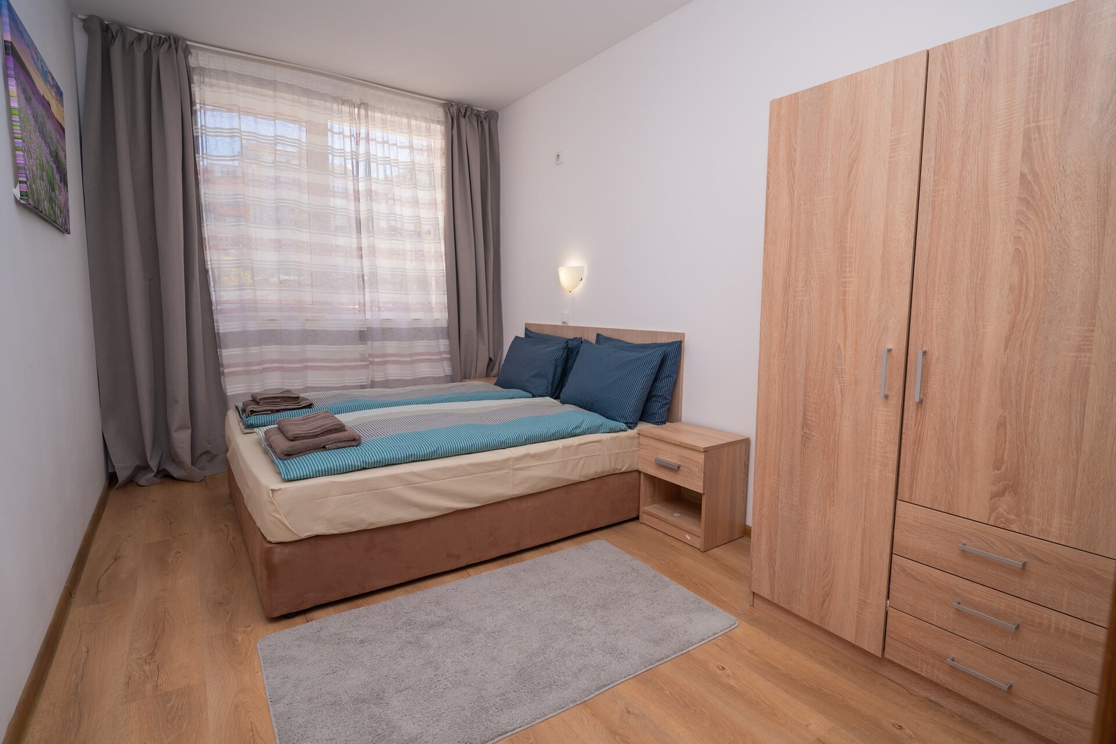 Spacious 2BD Apartment - Walk to City Center 5 Flat Manager Booking