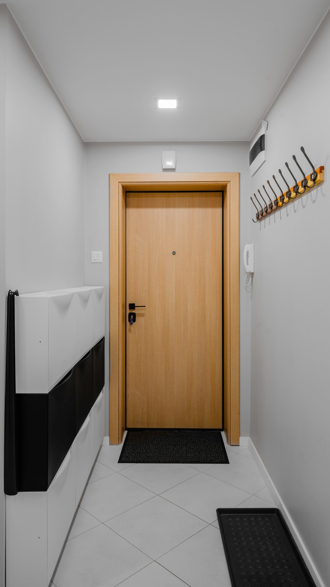 Quiet 2 BDR Comfort Near NDK + Workspace 22 Flat Manager Booking