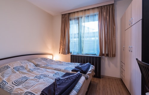 Charming, fully-furnished, 2-bedroom apartment. 2 Flat Manager Booking
