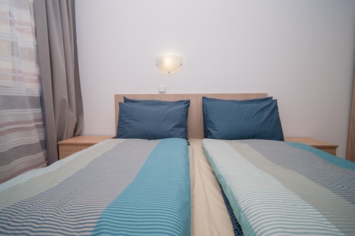 Spacious 2BD Apartment - Walk to City Center 18 Flat Manager Booking