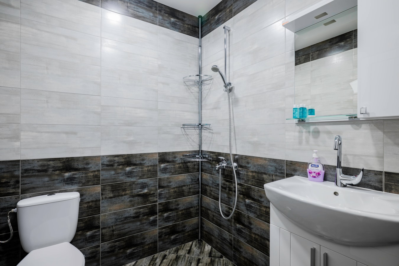 Central 1BD Next to Womens Market and Sofia's Gems 19 Flat Manager Booking