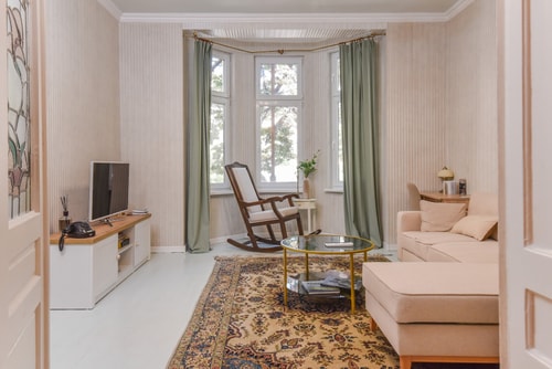 Spacious vintage 2BR, 2bath apartment 5 Flat Manager Booking