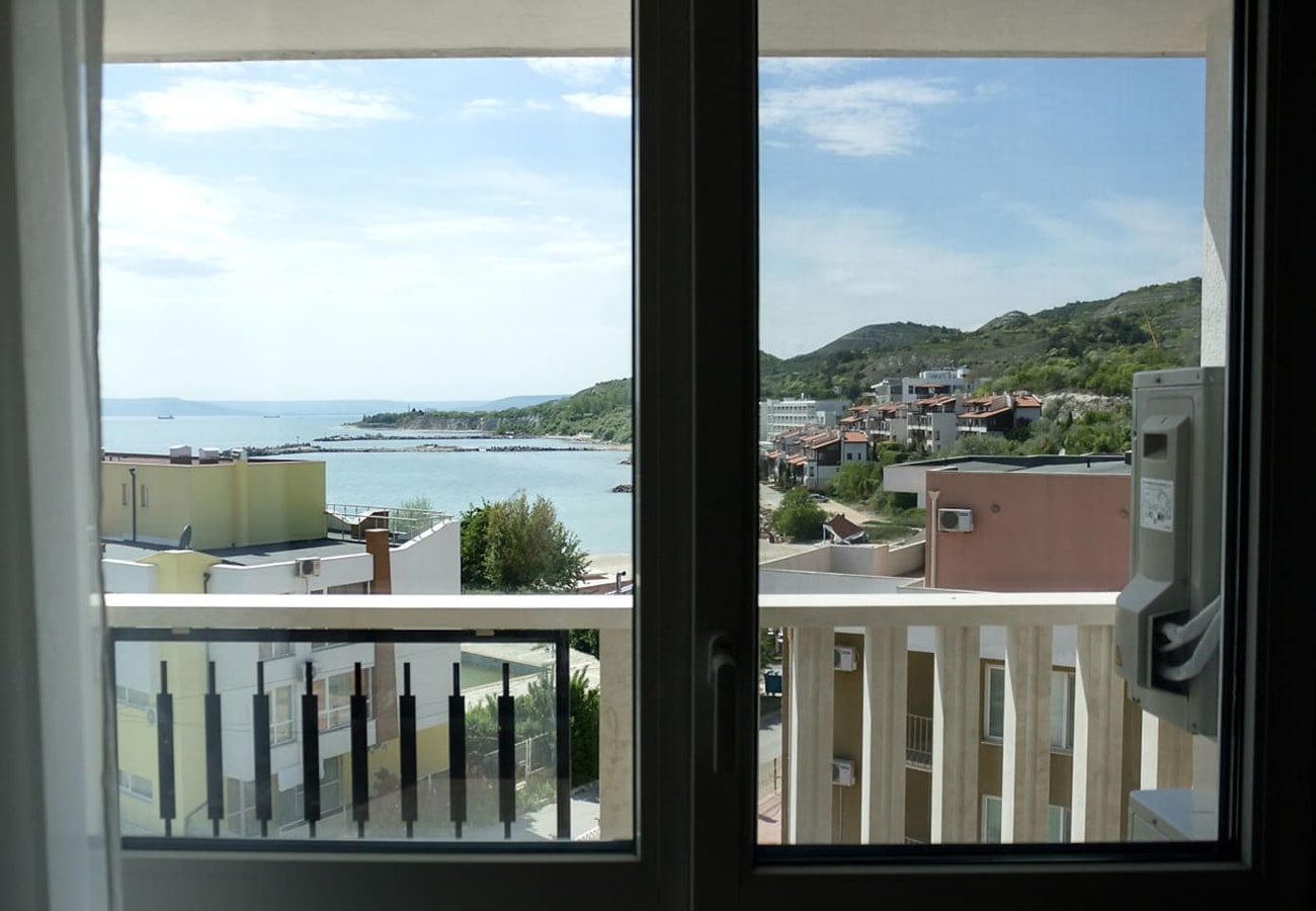 White Lagoon - Luxurious 1BD Flat near Kavarna Flat Manager Booking