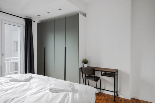 Luminous Central Retreat Spacious 2BD Apartment 33 Flat Manager Booking