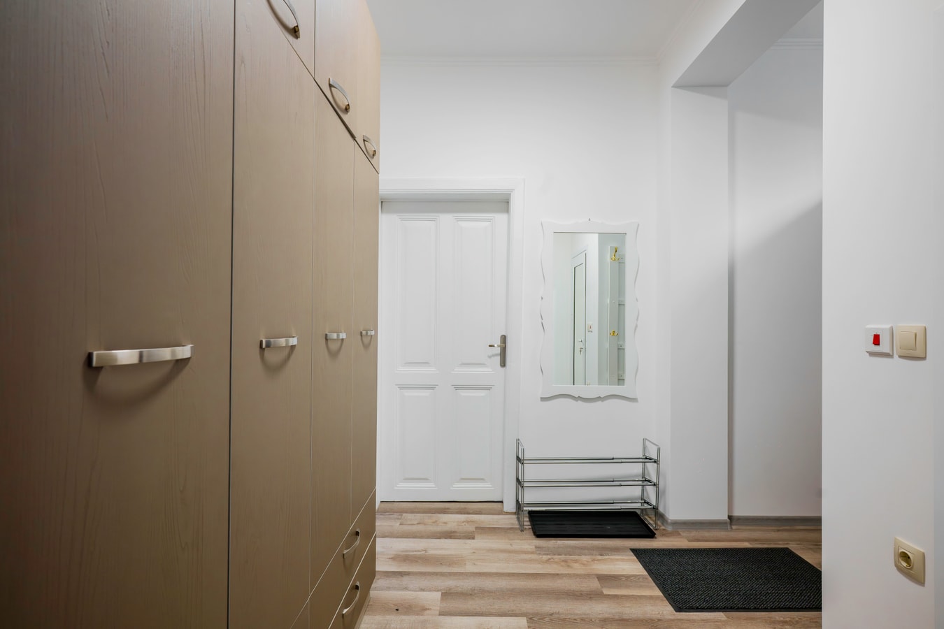 Central 1BD Next to Womens Market and Sofia's Gems 21 Flat Manager Booking