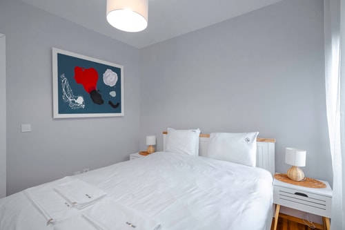 AeroLuxe Living 1BD Apartment 1 Flat Manager Booking