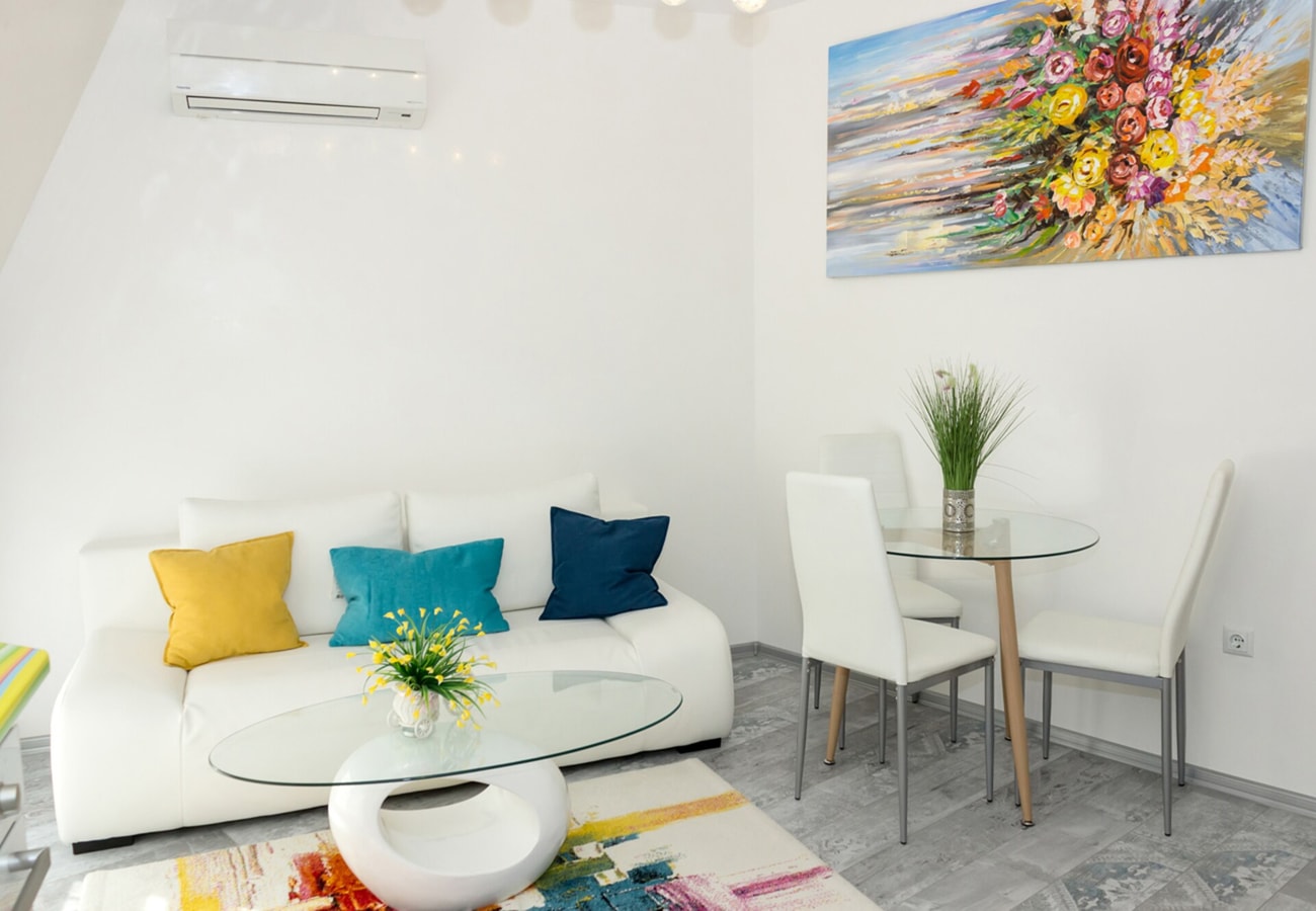 ACRYLIC & PASTEL Apartments 8 Flat Manager Booking