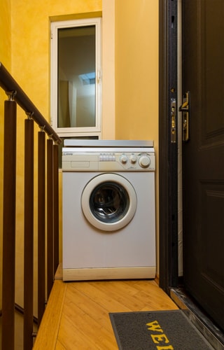 1BD Apartment with a Cute Balcony in Kapana 23 Flat Manager Booking