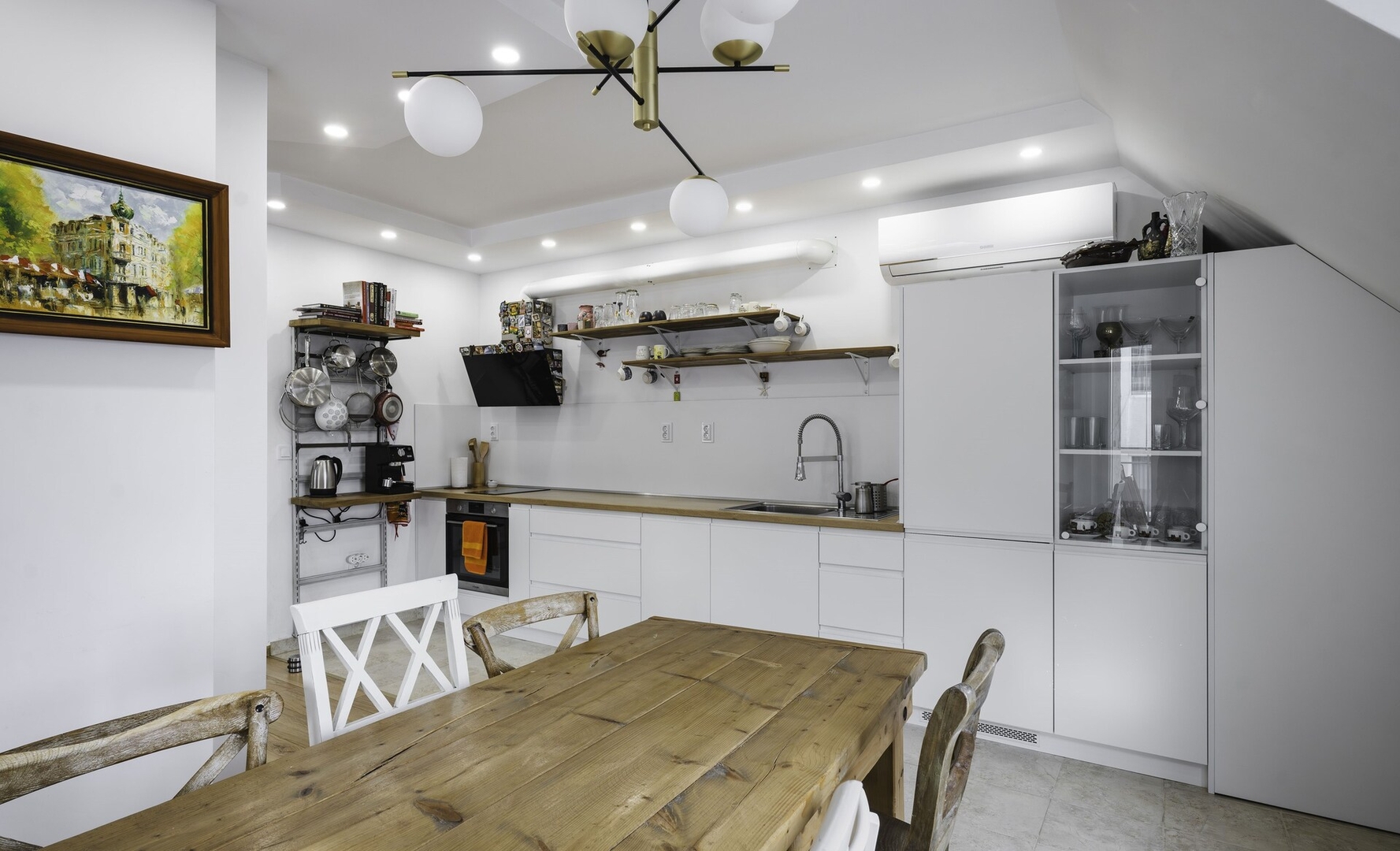 Charming & Cozy 2BD Apartment with Natural Light 10 Flat Manager Booking