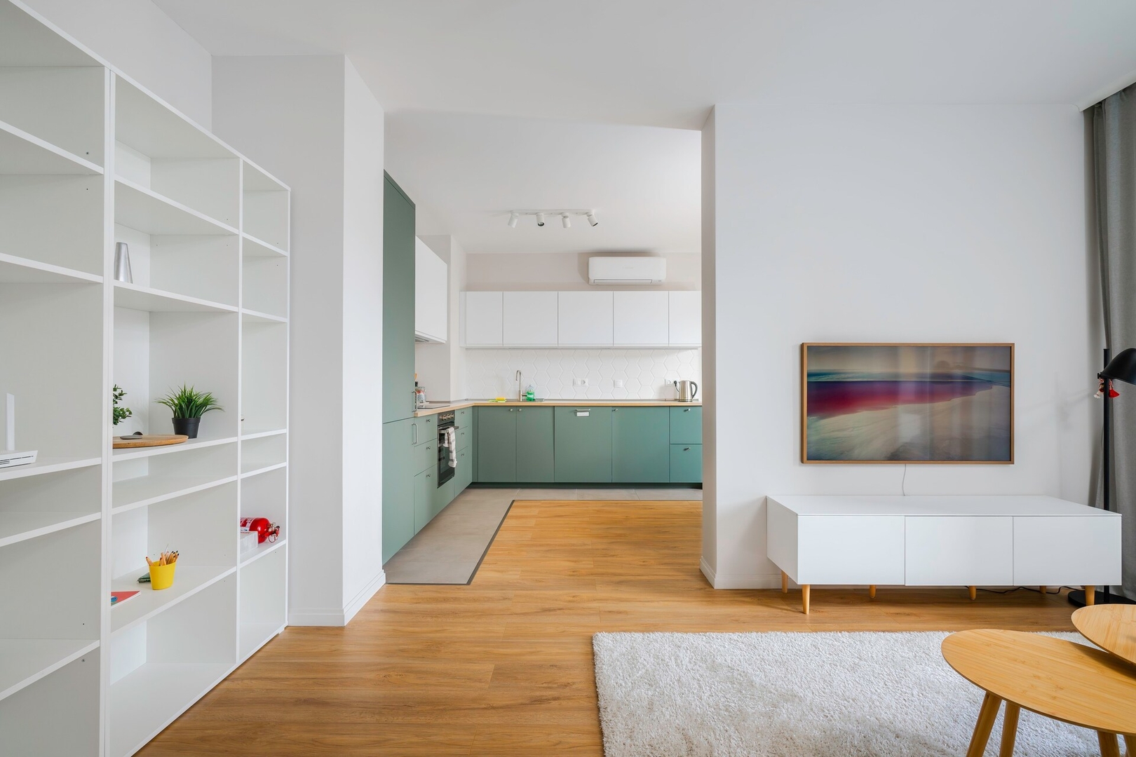 Modern and Central: 1BD Flat with Balcony 5 Flat Manager Booking