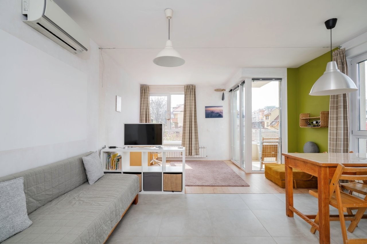 Bright and Cozy 1BD Apartment plus Desk 5 Flat Manager Booking