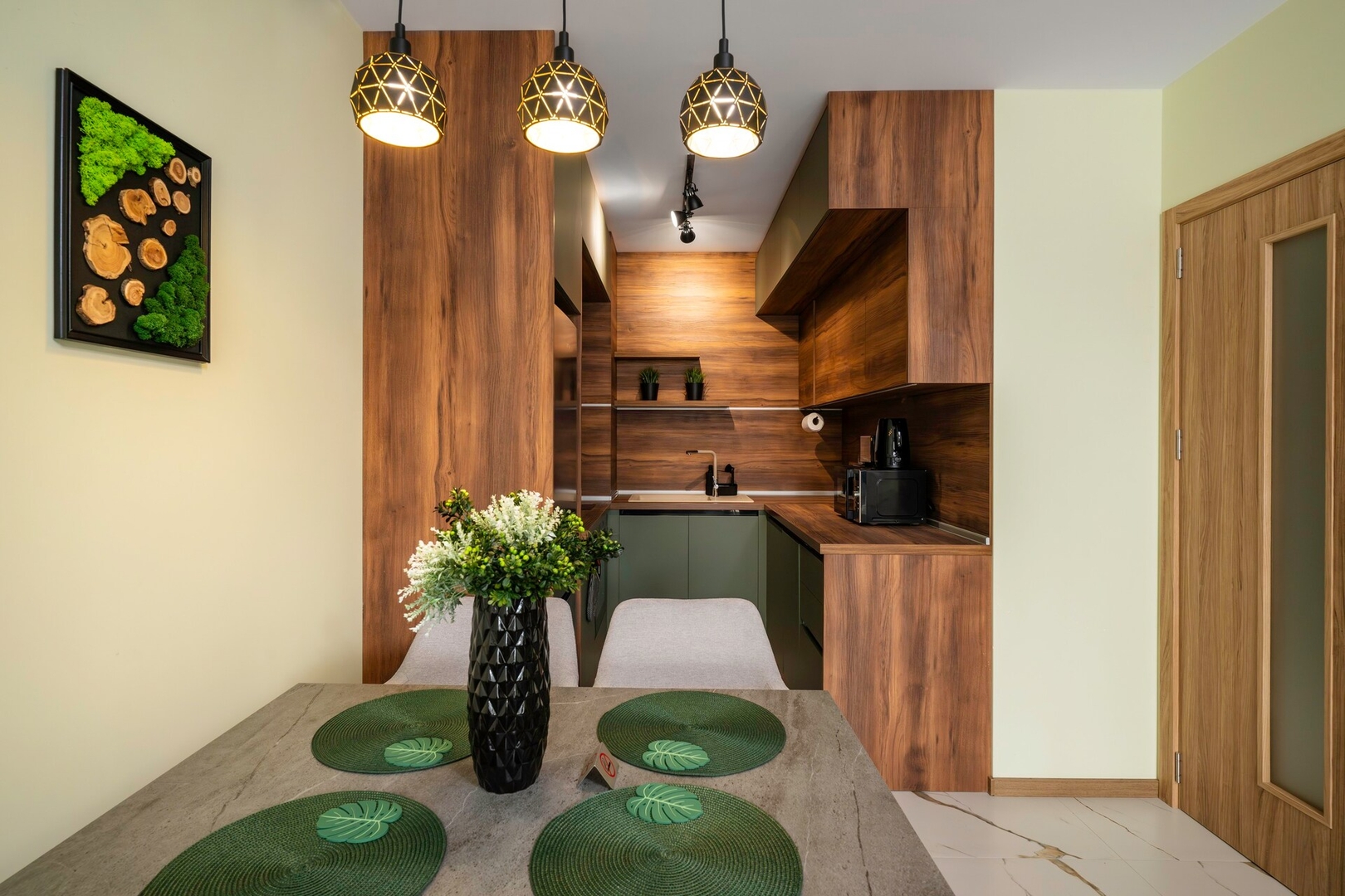 Stylish Urban Haven with Dedicated Parking Spot 4 Flat Manager Booking